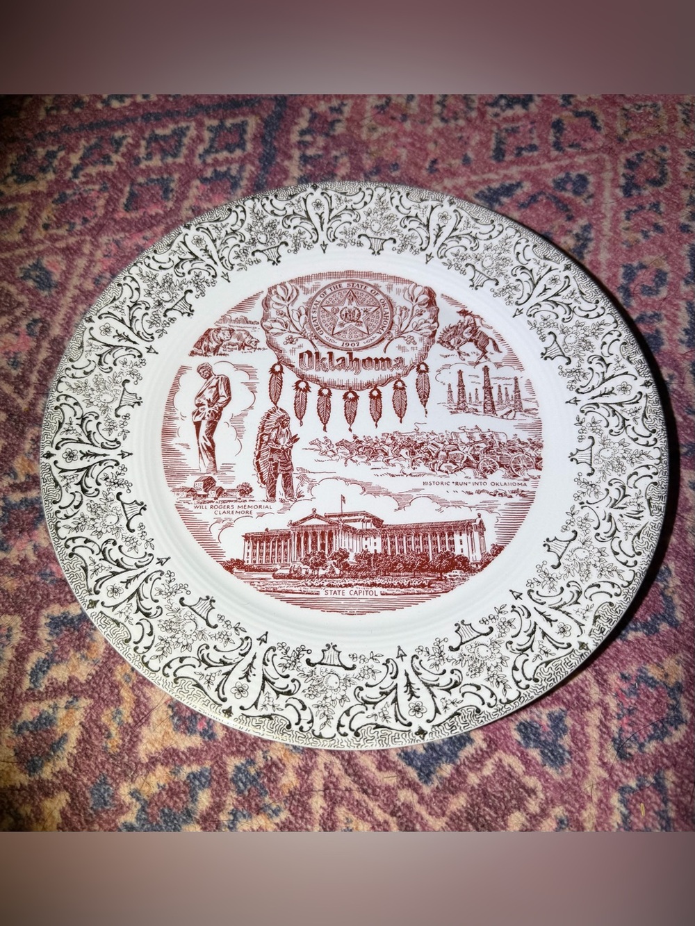 Vintage 10in Oklahoma Collector Decorative Plate - White and gold Transferware